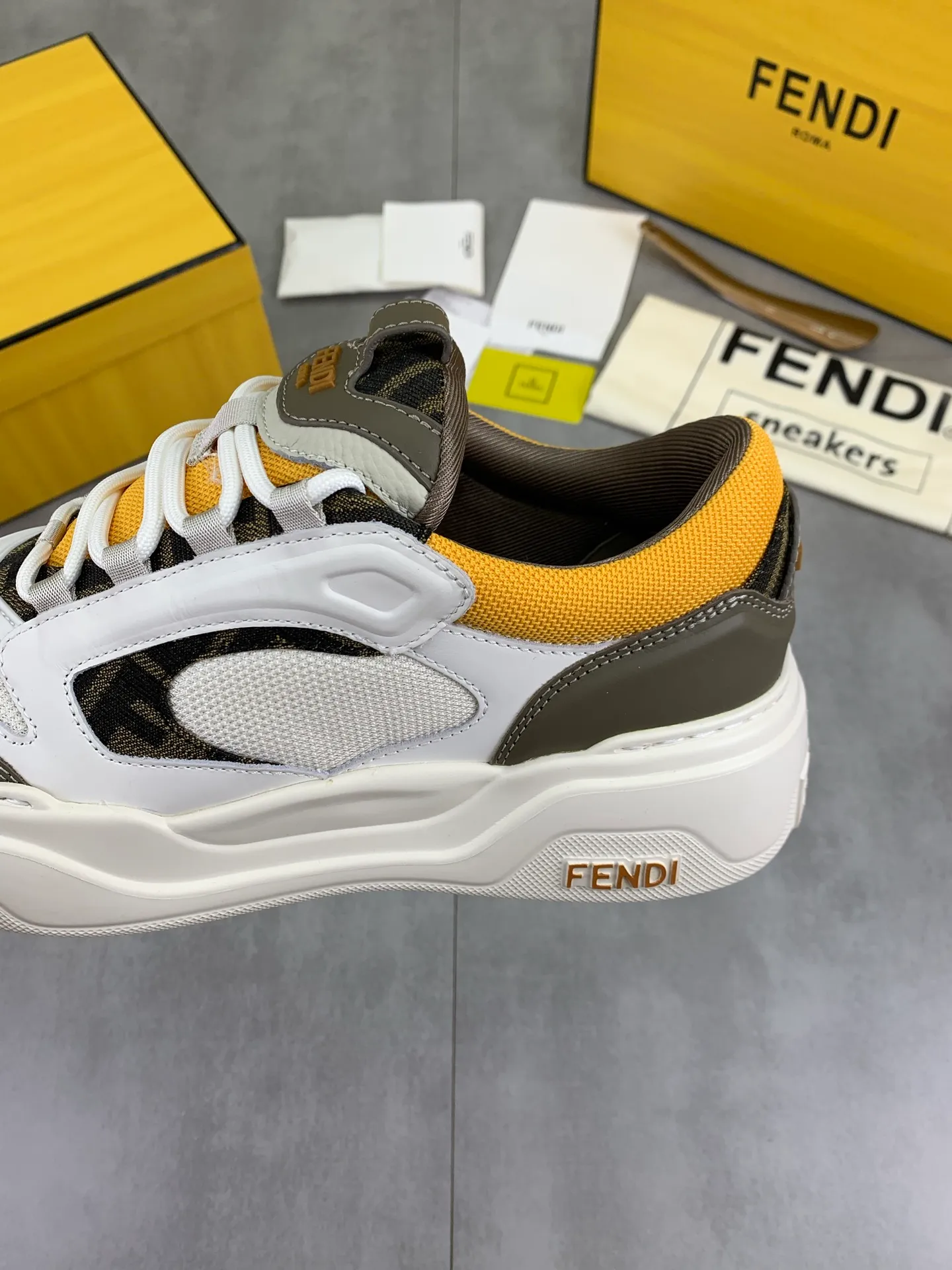 Men's Men's Shoes 💰P740 New Style 💰💎💎💎Summer Hot Style [FENDI Fendi] Top Version 🆕New slip-on sneakers, wavy soles engraved with original words. Embossed Fendi Flow lettering on the heel. The upper is made of high-end calfskin and breathable materials. Original lining with tone-on-tone details decorated with innovative handcrafting techniques. Ultra-light and wear-resistant TPU and IP foam soles, overall lightweight and comfortable. Size:39-44 (38 45 can be customized)